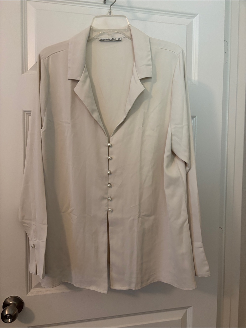 Abercrombie & Fitch cream satin blouse SZ XL pearl-loop button notch collar
